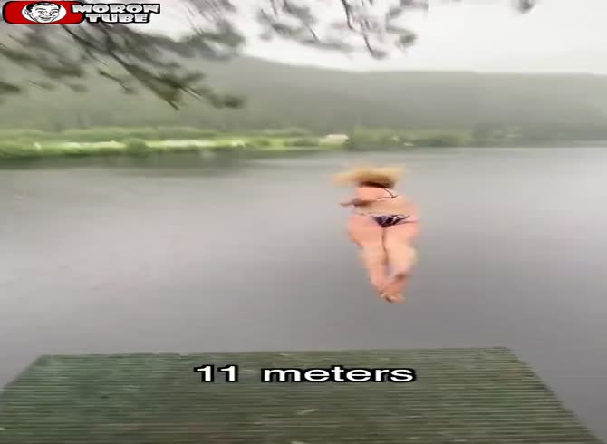 Video: She leaps in a fetal posture from a height of 24 meters!